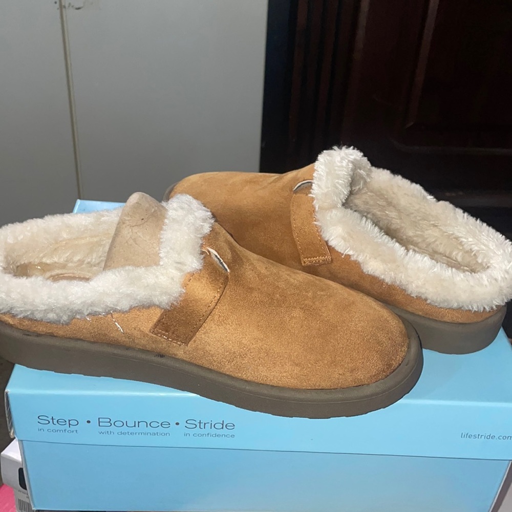 Fluffy slipper Slides
